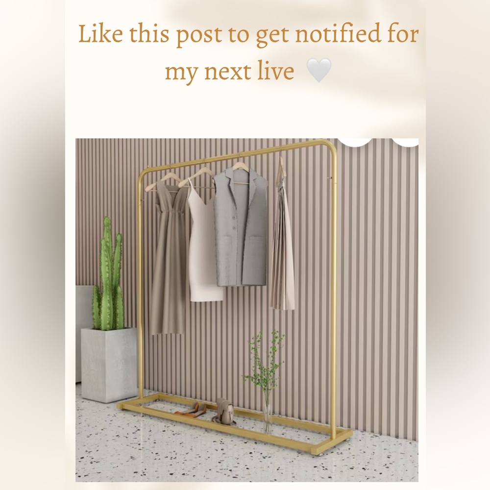 Hey guys! Like this post to get notified for when I go live next 🤍